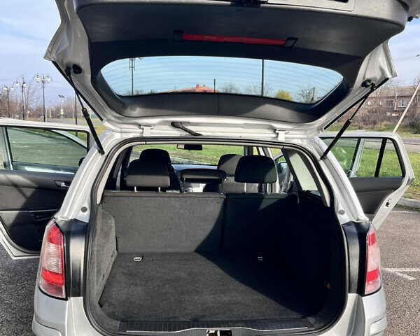 Серый Опель Астра, объемом двигателя 1.6 л и пробегом 230 тыс. км за 5950 $, фото 20 на Automoto.ua