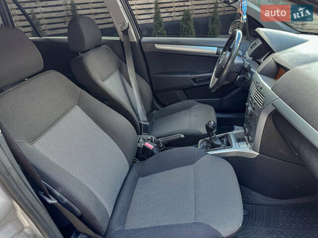 Серый Опель Астра, объемом двигателя 1.6 л и пробегом 210 тыс. км за 5500 $, фото 105 на Automoto.ua