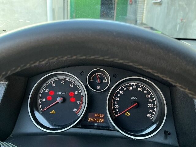 Серый Опель Астра, объемом двигателя 1.6 л и пробегом 243 тыс. км за 4700 $, фото 1 на Automoto.ua