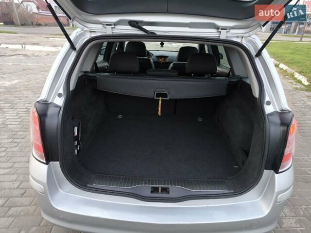 Серый Опель Астра, объемом двигателя 1.6 л и пробегом 229 тыс. км за 6000 $, фото 23 на Automoto.ua