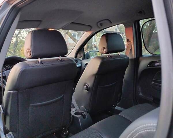 Опель Астра 2009 в Староконстантинов на Automoto.ua Серый Опель Астра, объемом двигателя 1.8 л и пробегом 198 тыс. км за 6099 $, фото 16 на Automoto.ua