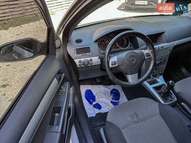 Серый Опель Астра, объемом двигателя 1.6 л и пробегом 210 тыс. км за 5500 $, фото 59 на Automoto.ua