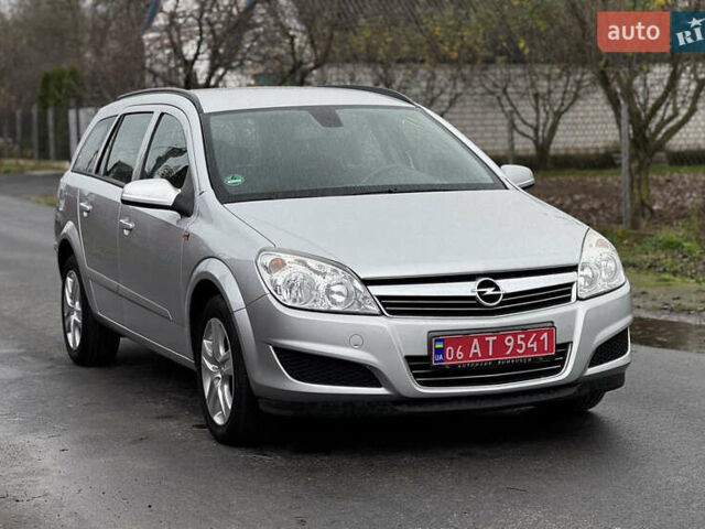 Серый Опель Астра, объемом двигателя 1.4 л и пробегом 199 тыс. км за 5350 $, фото 3 на Automoto.ua