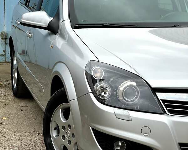 Сірий Опель Астра, об'ємом двигуна 1.7 л та пробігом 304 тис. км за 5800 $, фото 1 на Automoto.ua