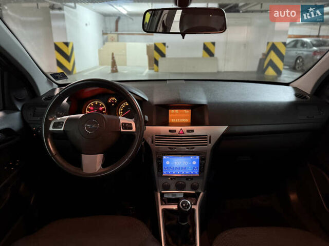 Серый Опель Астра, объемом двигателя 1.36 л и пробегом 220 тыс. км за 5350 $, фото 6 на Automoto.ua