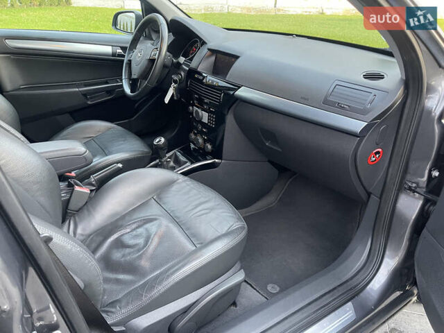 Серый Опель Астра, объемом двигателя 1.6 л и пробегом 198 тыс. км за 6299 $, фото 31 на Automoto.ua