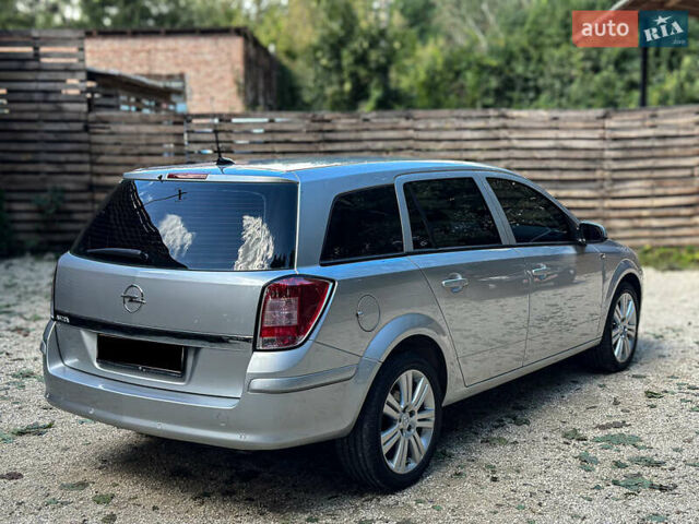 Серый Опель Астра, объемом двигателя 1.6 л и пробегом 210 тыс. км за 5500 $, фото 3 на Automoto.ua