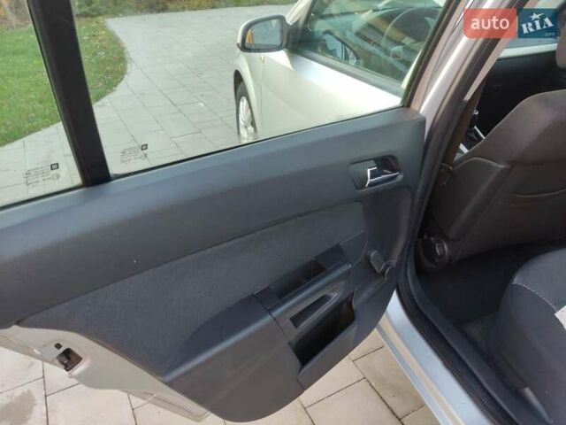 Серый Опель Астра, объемом двигателя 1.6 л и пробегом 240 тыс. км за 5550 $, фото 34 на Automoto.ua
