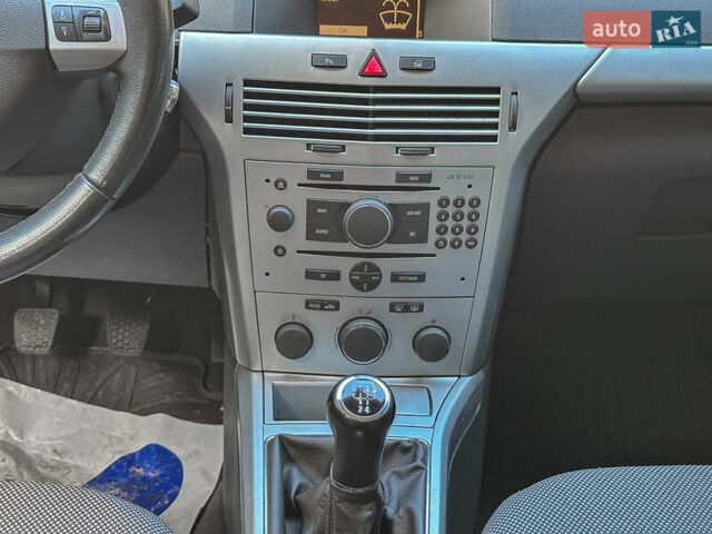 Серый Опель Астра, объемом двигателя 1.6 л и пробегом 210 тыс. км за 5500 $, фото 88 на Automoto.ua