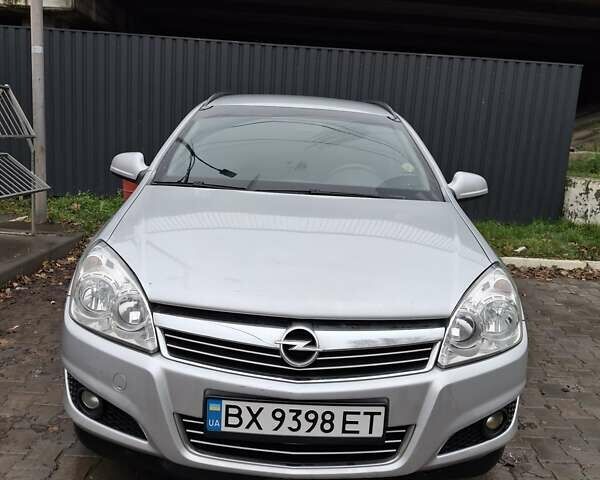 Серый Опель Астра, объемом двигателя 1.6 л и пробегом 290 тыс. км за 5450 $, фото 2 на Automoto.ua