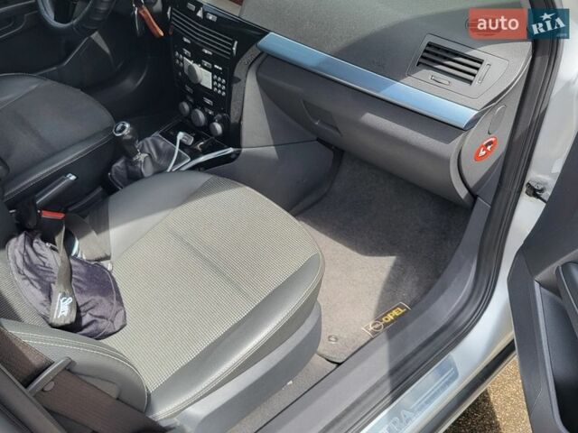 Сірий Опель Астра, об'ємом двигуна 1.7 л та пробігом 315 тис. км за 5200 $, фото 9 на Automoto.ua