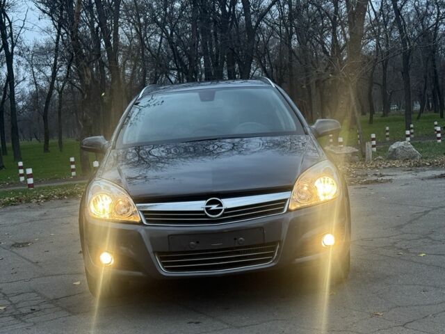 Сірий Опель Астра, об'ємом двигуна 1.7 л та пробігом 271 тис. км за 3300 $, фото 8 на Automoto.ua