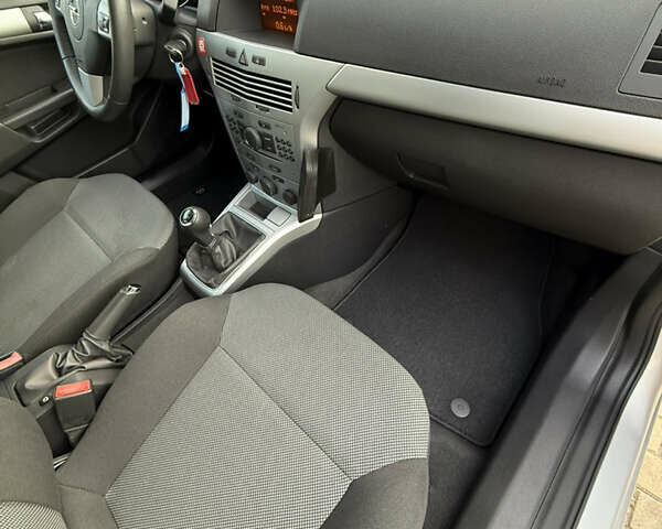 Сірий Опель Астра, об'ємом двигуна 1.7 л та пробігом 254 тис. км за 6800 $, фото 27 на Automoto.ua