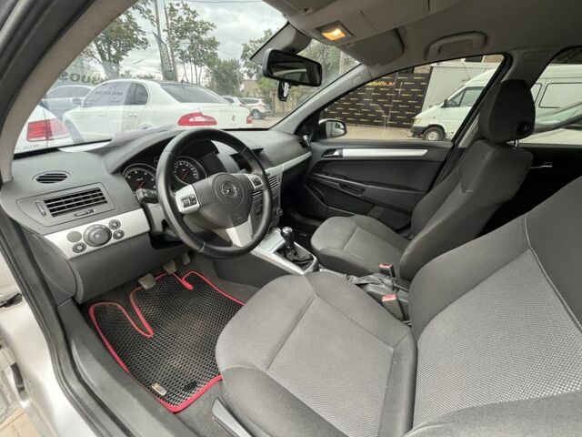 Серый Опель Астра, объемом двигателя 1.7 л и пробегом 254 тыс. км за 5900 $, фото 8 на Automoto.ua