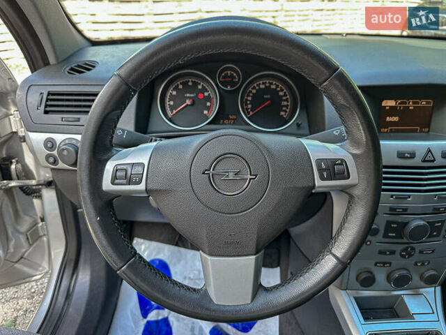 Серый Опель Астра, объемом двигателя 1.6 л и пробегом 210 тыс. км за 5500 $, фото 70 на Automoto.ua