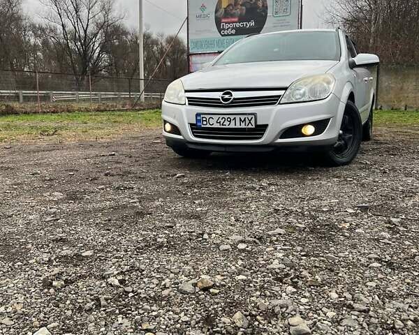 Серый Опель Астра, объемом двигателя 1.7 л и пробегом 197 тыс. км за 4900 $, фото 4 на Automoto.ua