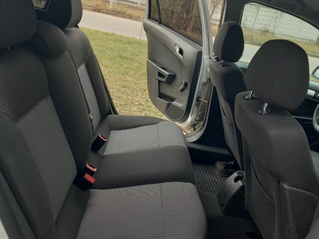 Серый Опель Астра, объемом двигателя 1.6 л и пробегом 280 тыс. км за 5300 $, фото 9 на Automoto.ua