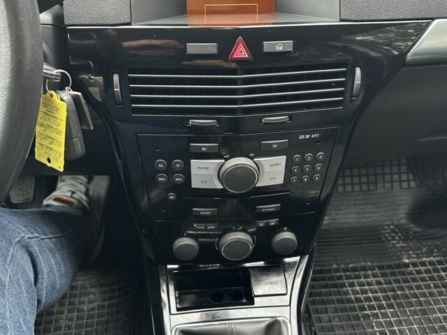 Серый Опель Астра, объемом двигателя 1.6 л и пробегом 250 тыс. км за 5500 $, фото 4 на Automoto.ua