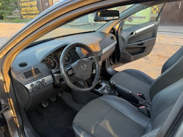 Серый Опель Астра, объемом двигателя 1.7 л и пробегом 271 тыс. км за 3550 $, фото 15 на Automoto.ua