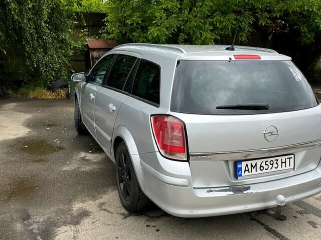 Опель Астра 2009 в Новорад-Волынском на Automoto.ua Серый Опель Астра, объемом двигателя 1.9 л и пробегом 289 тыс. км за 5100 $, фото 2 на Automoto.ua