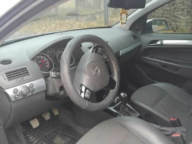 Серый Опель Астра, объемом двигателя 1.6 л и пробегом 250 тыс. км за 6200 $, фото 3 на Automoto.ua