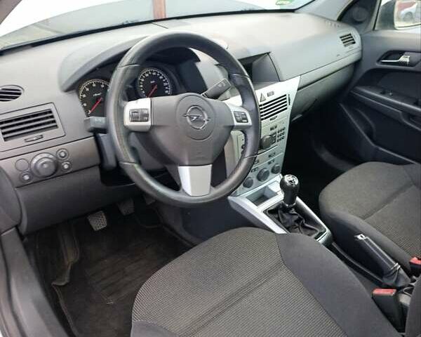 Серый Опель Астра, объемом двигателя 1.6 л и пробегом 207 тыс. км за 5800 $, фото 57 на Automoto.ua