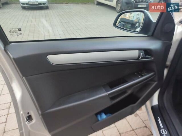 Серый Опель Астра, объемом двигателя 1.7 л и пробегом 279 тыс. км за 5200 $, фото 18 на Automoto.ua