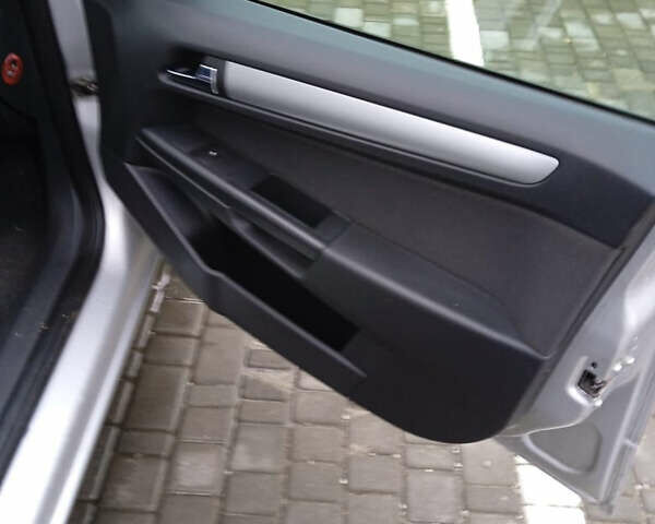 Серый Опель Астра, объемом двигателя 1.6 л и пробегом 175 тыс. км за 5800 $, фото 4 на Automoto.ua