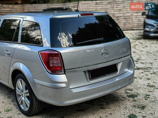 Серый Опель Астра, объемом двигателя 1.6 л и пробегом 210 тыс. км за 5500 $, фото 33 на Automoto.ua