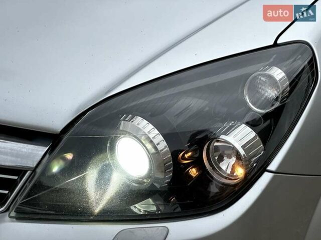 Серый Опель Астра, объемом двигателя 1.7 л и пробегом 304 тыс. км за 5800 $, фото 5 на Automoto.ua