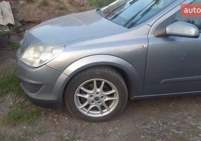 Опель Астра 2009 в Тернополе на Automoto.ua Серый Опель Астра, объемом двигателя 1.8 л и пробегом 208 тыс. км за 5500 $, фото 5 на Automoto.ua