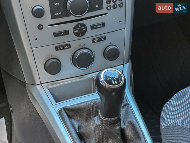 Серый Опель Астра, объемом двигателя 1.6 л и пробегом 210 тыс. км за 5500 $, фото 90 на Automoto.ua