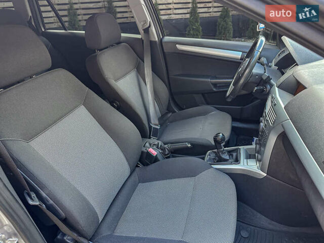 Серый Опель Астра, объемом двигателя 1.6 л и пробегом 210 тыс. км за 5500 $, фото 104 на Automoto.ua