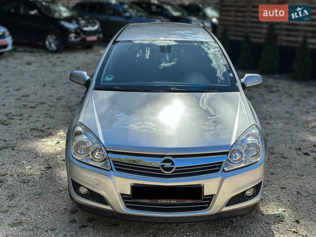 Серый Опель Астра, объемом двигателя 1.6 л и пробегом 210 тыс. км за 5500 $, фото 10 на Automoto.ua