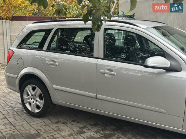 Серый Опель Астра, объемом двигателя 1.6 л и пробегом 237 тыс. км за 6300 $, фото 6 на Automoto.ua