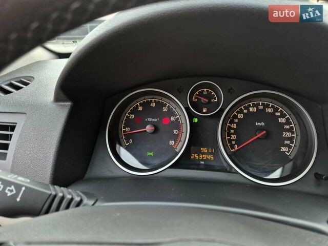Серый Опель Астра, объемом двигателя 1.6 л и пробегом 253 тыс. км за 5650 $, фото 46 на Automoto.ua