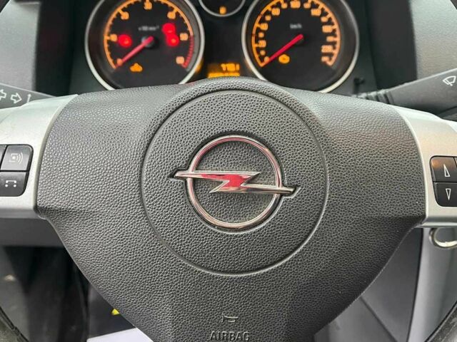 Серый Опель Астра, объемом двигателя 1.7 л и пробегом 300 тыс. км за 6100 $, фото 11 на Automoto.ua