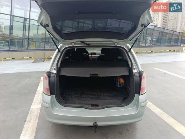 Серый Опель Астра, объемом двигателя 1.69 л и пробегом 300 тыс. км за 5800 $, фото 1 на Automoto.ua