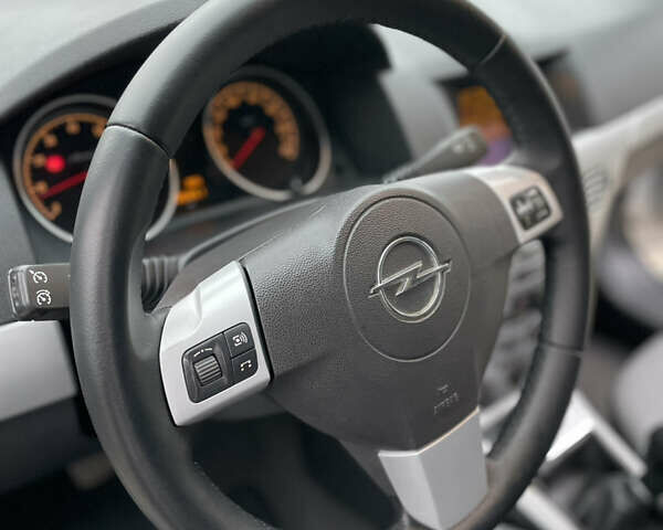 Сірий Опель Астра, об'ємом двигуна 1.6 л та пробігом 206 тис. км за 5600 $, фото 24 на Automoto.ua
