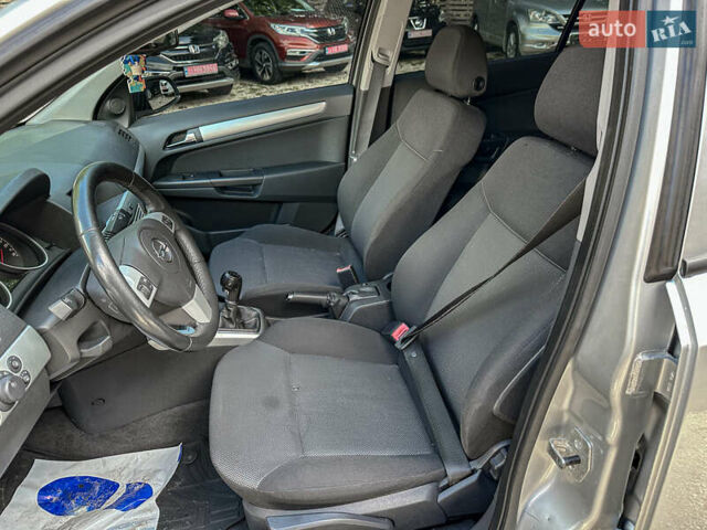 Серый Опель Астра, объемом двигателя 1.6 л и пробегом 210 тыс. км за 5500 $, фото 80 на Automoto.ua