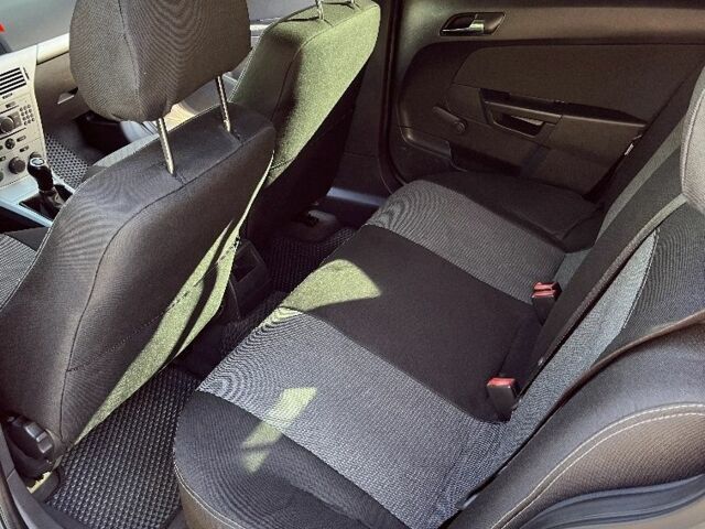 Серый Опель Астра, объемом двигателя 1.6 л и пробегом 243 тыс. км за 4700 $, фото 4 на Automoto.ua