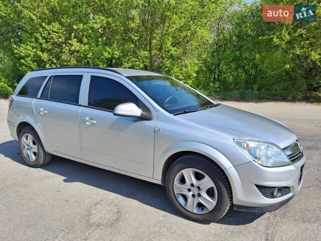 Серый Опель Астра, объемом двигателя 1.6 л и пробегом 270 тыс. км за 5400 $, фото 5 на Automoto.ua