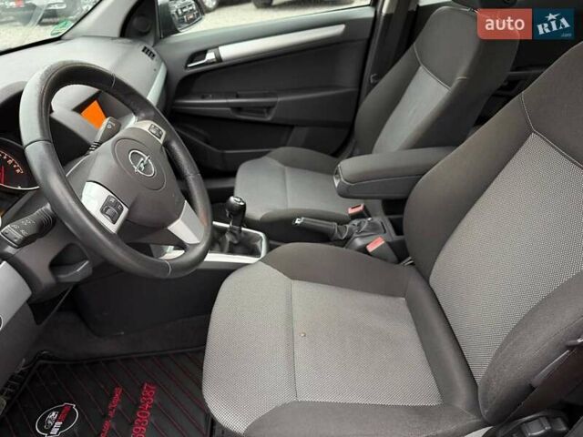 Серый Опель Астра, объемом двигателя 1.6 л и пробегом 218 тыс. км за 5900 $, фото 12 на Automoto.ua