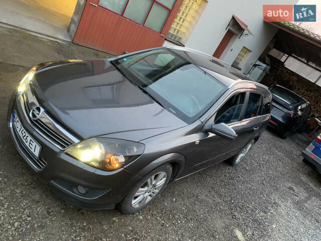 Серый Опель Астра, объемом двигателя 1.69 л и пробегом 294 тыс. км за 5000 $, фото 3 на Automoto.ua