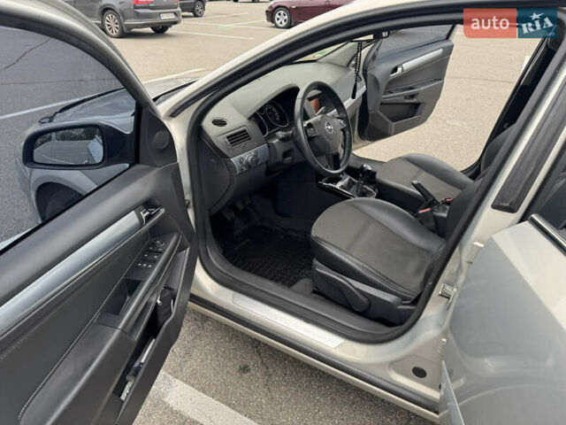 Серый Опель Астра, объемом двигателя 1.8 л и пробегом 237 тыс. км за 6200 $, фото 6 на Automoto.ua