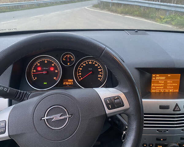 Серый Опель Астра, объемом двигателя 1.7 л и пробегом 275 тыс. км за 6300 $, фото 7 на Automoto.ua