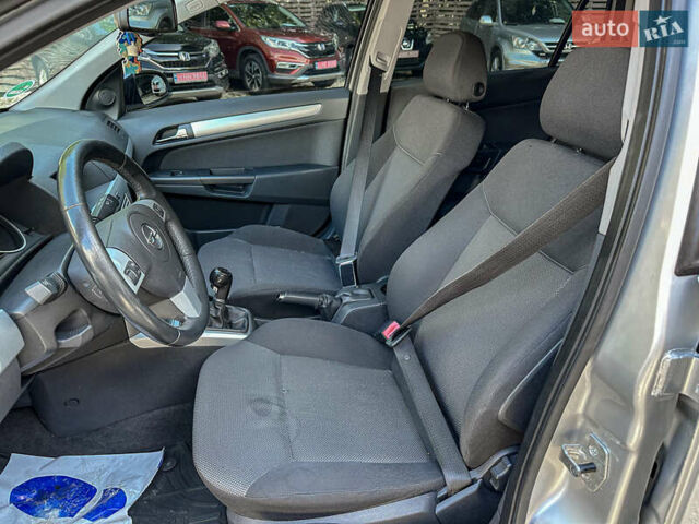 Серый Опель Астра, объемом двигателя 1.6 л и пробегом 210 тыс. км за 5500 $, фото 62 на Automoto.ua