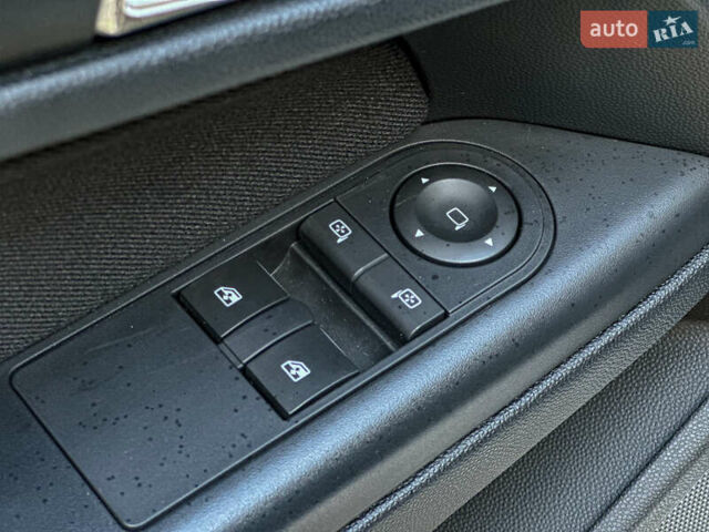 Серый Опель Астра, объемом двигателя 1.6 л и пробегом 210 тыс. км за 5500 $, фото 61 на Automoto.ua