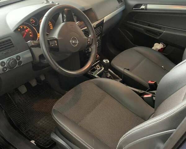 Серый Опель Астра, объемом двигателя 1.6 л и пробегом 221 тыс. км за 5300 $, фото 4 на Automoto.ua