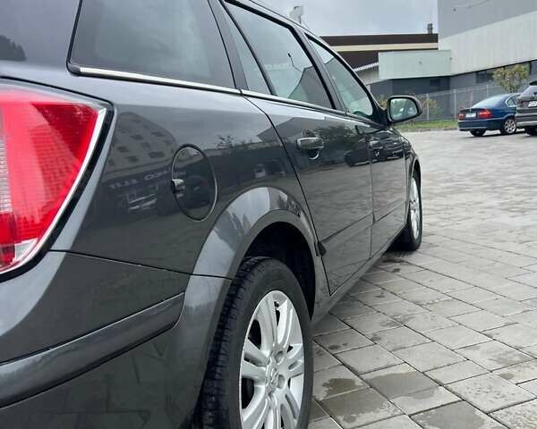 Опель Астра 2009 в Черкассах на Automoto.ua Серый Опель Астра, объемом двигателя 1.6 л и пробегом 259 тыс. км за 6600 $, фото 1 на Automoto.ua